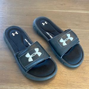 Under Armour slides - big boys size 5